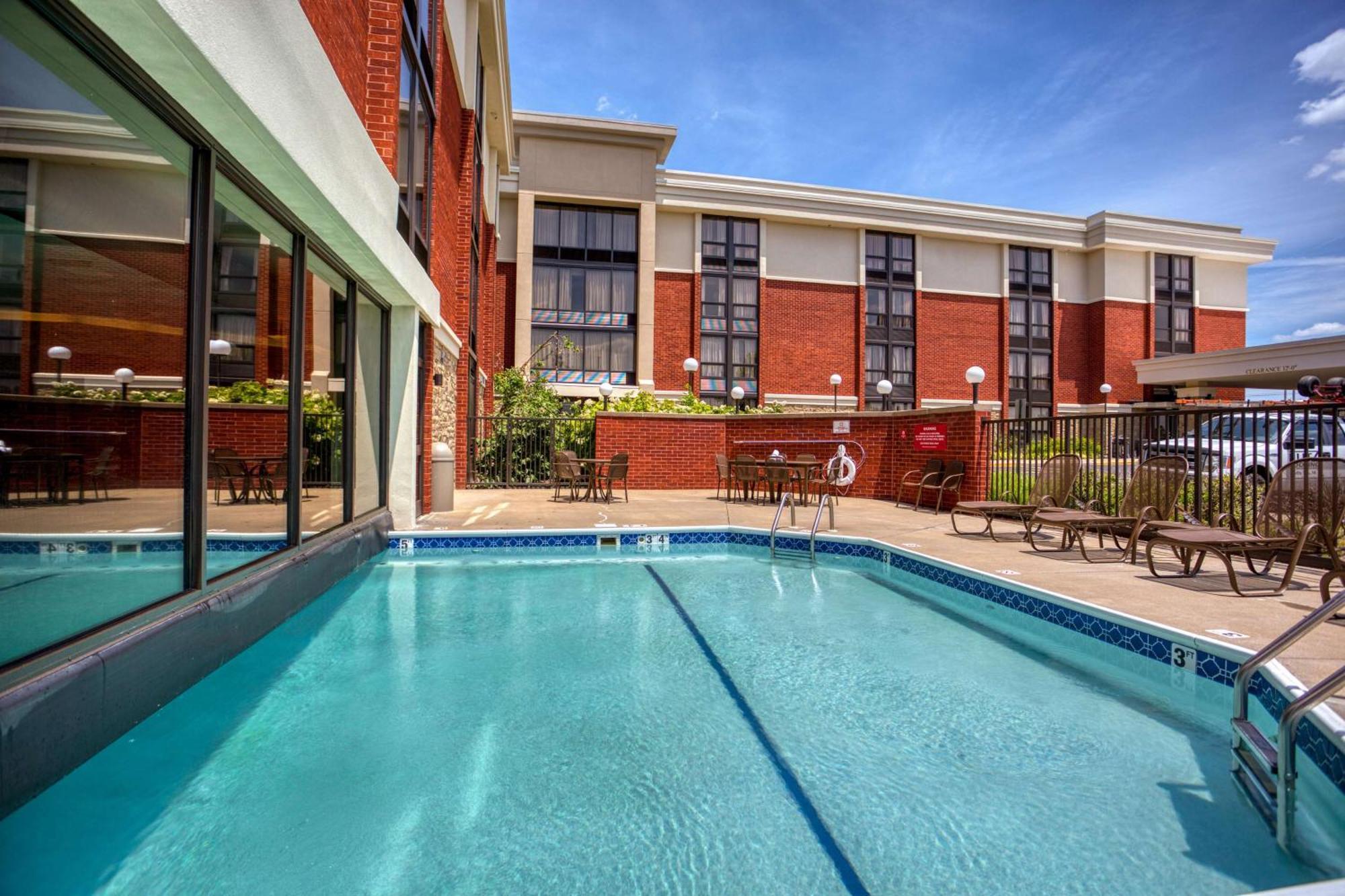 Drury Inn & Suites St. Louis - Fairview Heights Exterior foto